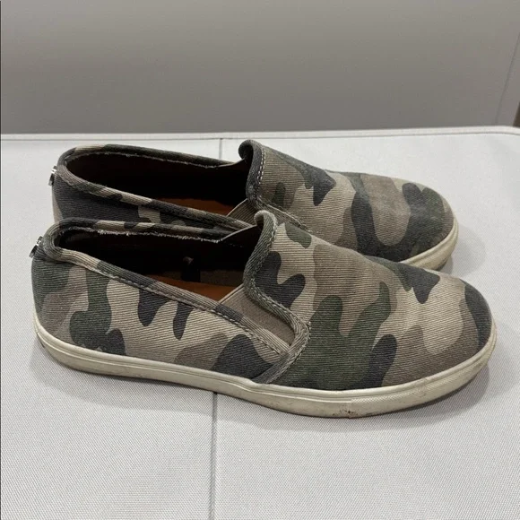 Express Green and Gray Camouflage Slip-Ons - Picture 4 of 6